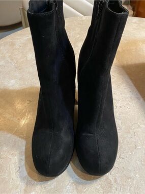 Forever 21 Black Suede-Look Ankle Booties with Side Zip
